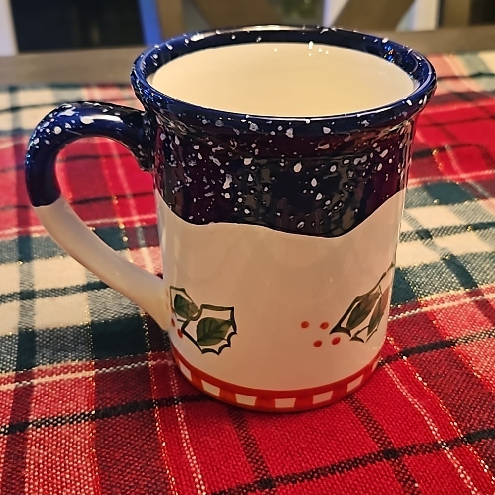 Smucker's Collector Mug Christmas 2001 vintage Farmhouse Holly Navy White Red Gn